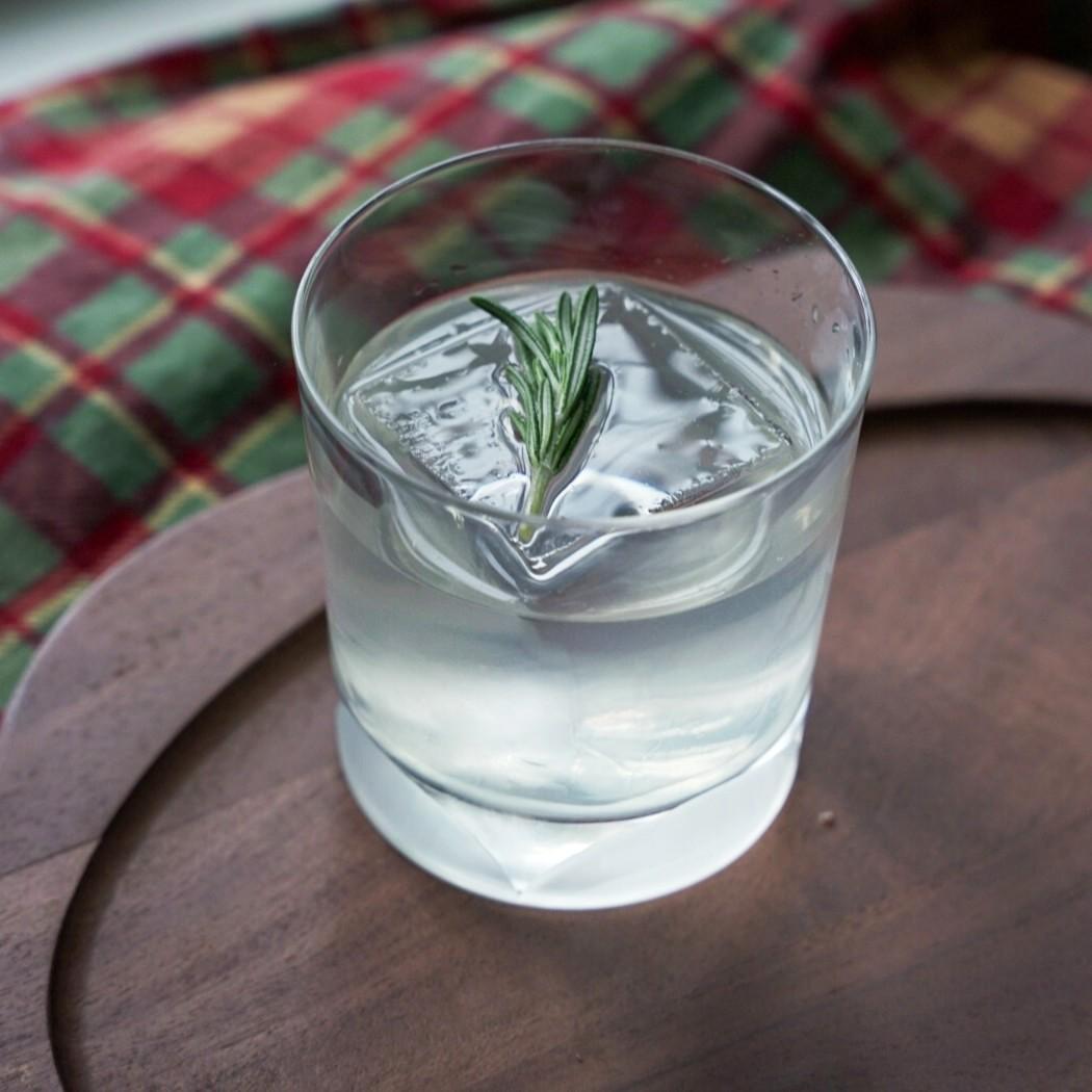 An example of the Alpine Negroni, the mixed drink (drink), Adapted from Naren Young, NYC, featuring Hayman’s London Dry Gin, Salers Gentian Apéritif, Cocchi Americano Bianco, Dolin Génépy le Chamois Liqueur, Fee Brothers Lemon Bitters, crème de menthe (white), and sprig of rosemary; photo by Madison Young