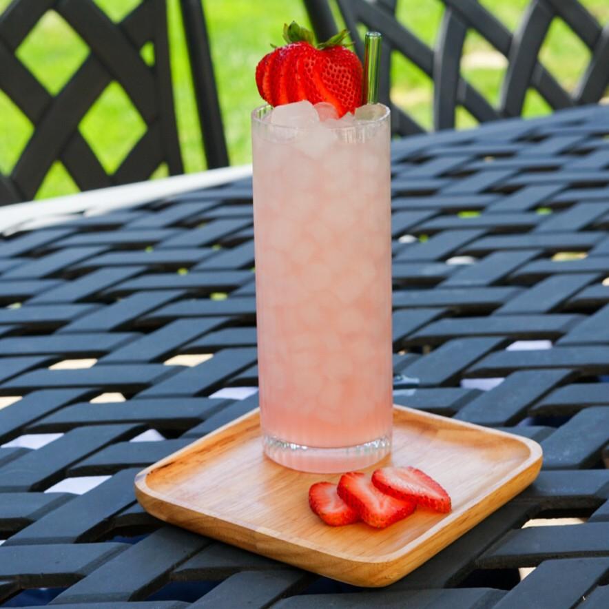 An example of the Strawberry Lemonade, the mixed drink (drink) featuring lemonade, Chamberyzette, and lemon wheel