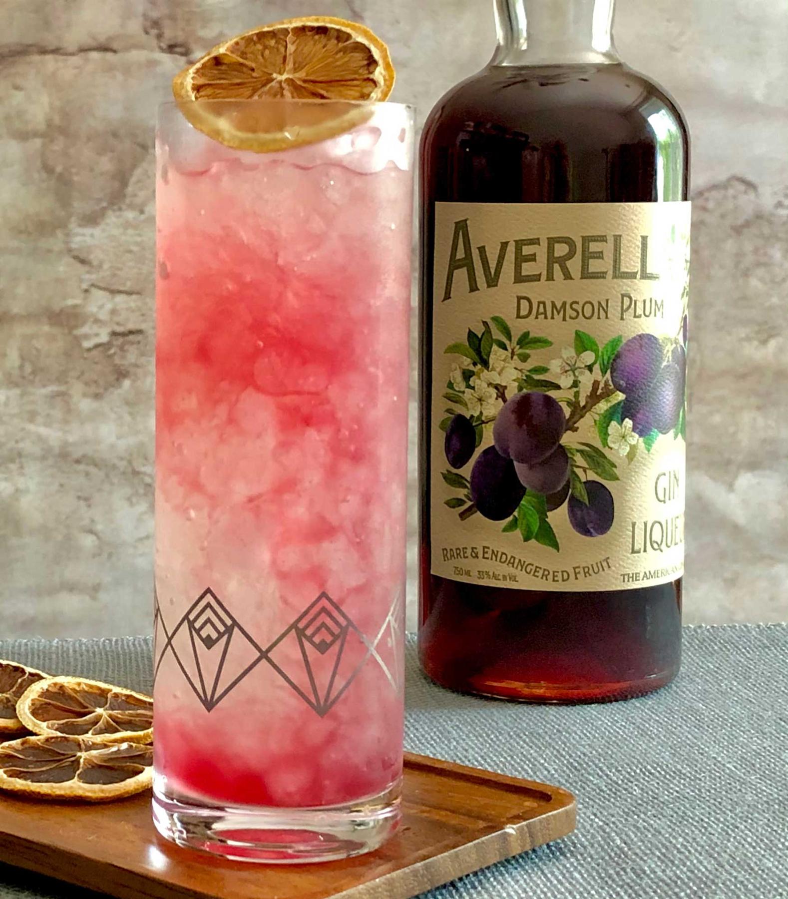 An example of the New York Bramble, the mixed drink (drink) featuring Hayman’s London Dry Gin, lemon juice, simple syrup, damson syrup, and lemon wheel; photo by Lee Edwards