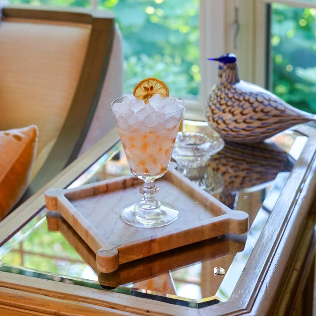 An example of the BA to Barcelona, the mixed drink (drink) featuring tonic water, Timbal Vermut de Reus Extra Dry, Hayman’s Sloe Gin, and lemon wheel