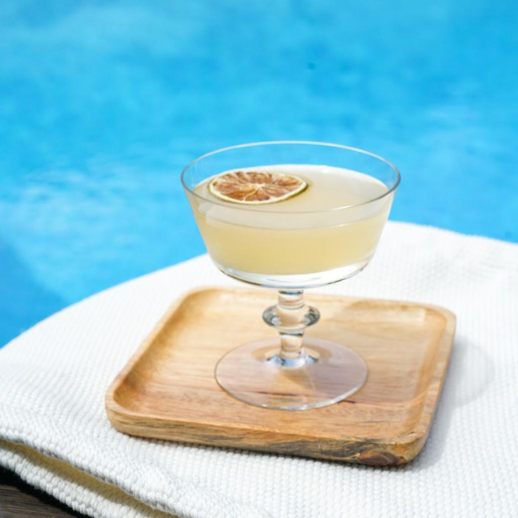 An example of the Bishop Street Daiquiri, the mixed drink (drink) featuring white rum, lime juice, Etter Kirsch, pink grapefruit juice, syrup, and lime wheel