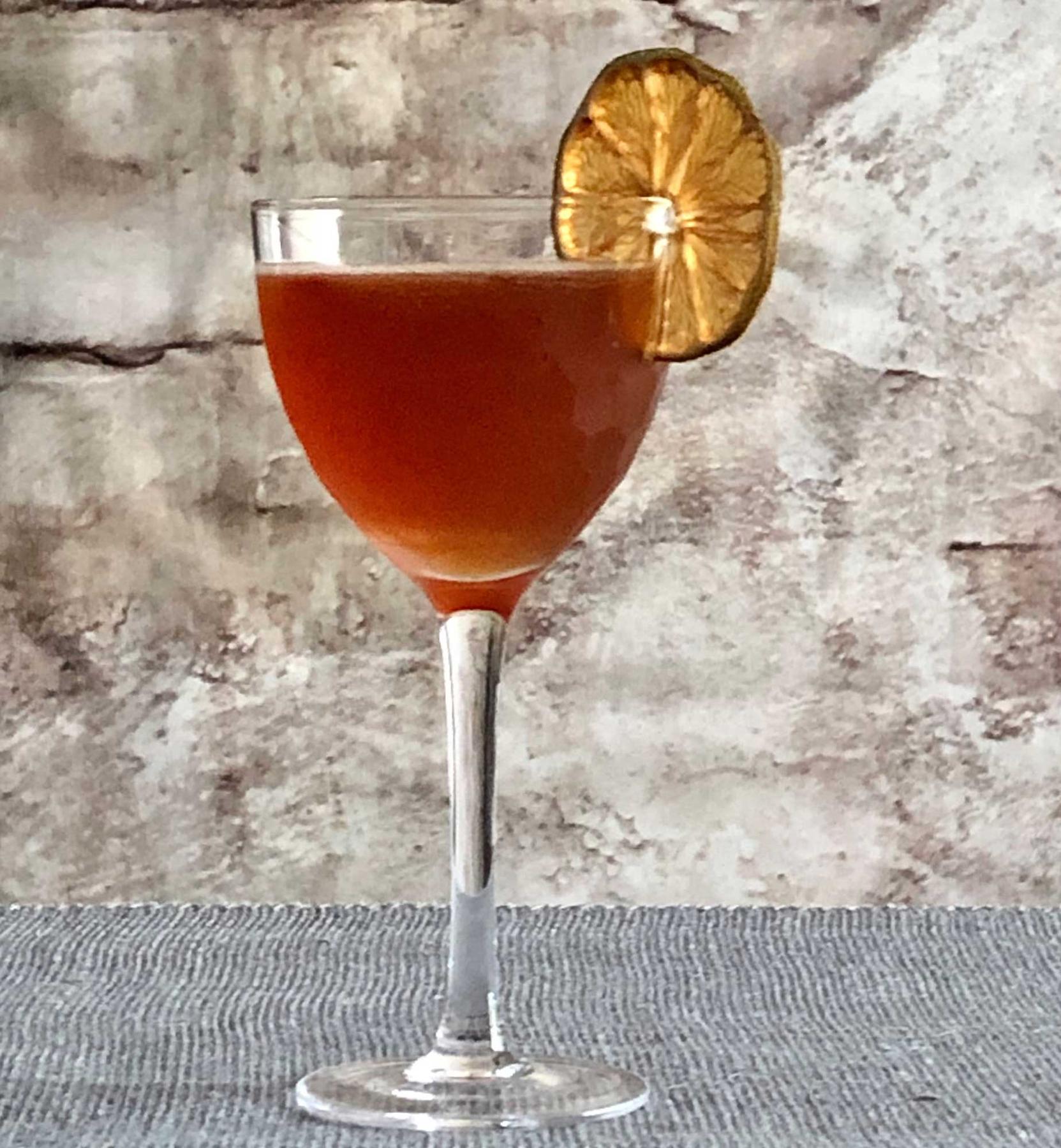 An example of the Grande Inquiri, the mixed drink (drink) featuring Cocchi Vermouth di Torino ‘Storico’, simple syrup, lime juice, and lime wheel; photo by Lee Edwards